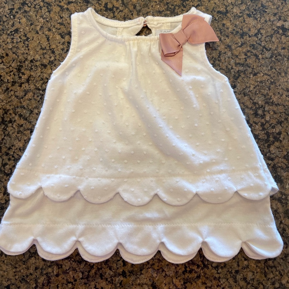 Sleeveless white top with scallops and pink bow - Picture 2 of 7